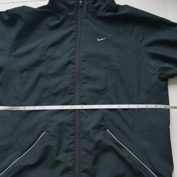 Nike running black running windbreaker jacket - Picture 2 of 9